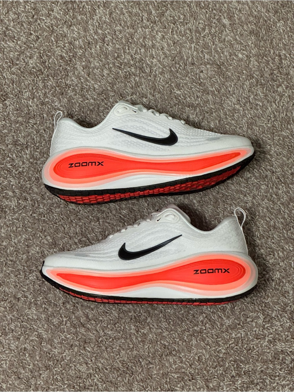 Nike Vomero Plus White Black Bright Crimson Zoomx Running Shoes Size US 8M/9.5W